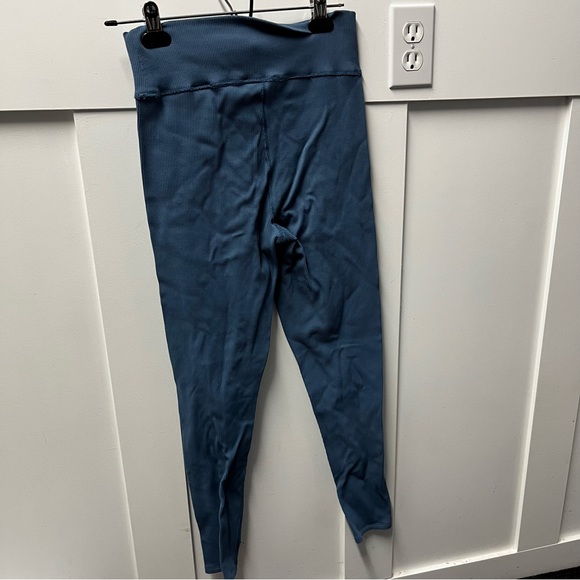 ⬇️$35 Abercrombie & Fitch blue leggings size L - Picture 3 of 5